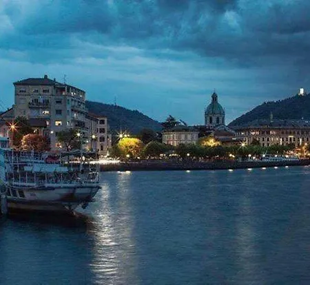 Apartman Il Soppalco, Cozy Open Space With Loft In Center Como